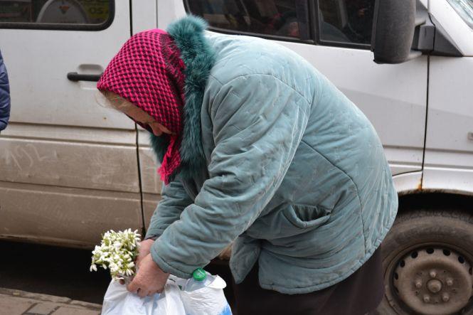 Новини Хмельницького - фото з Операція “Первоцвіт”. Як у Хмельницькому штрафували перших продавців підсніжників Операція “Первоцвіт”. Як у Хмельницькому штрафували перших продавців підсніжників, фото №1 на сайті vsim.ua