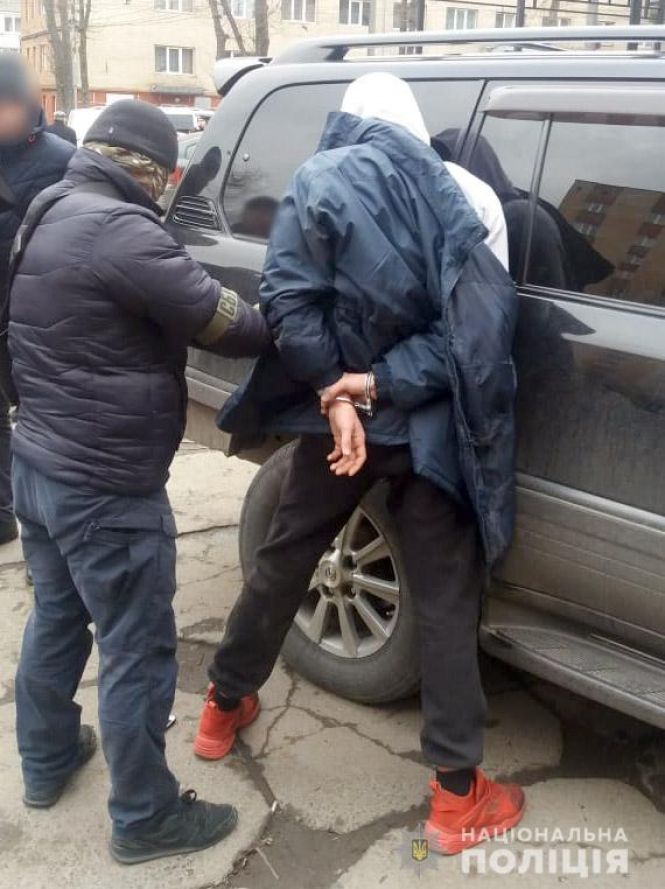 Затримали бандитів, які вибивали неіснуючі борги з хмельничан, фото №3 на сайті vsim.ua