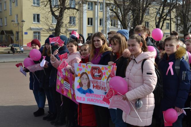 Новини Хмельницького - фото з Хмельницькі школярі підтримали жертв булінгу «рожевим» маршем (ФОТО, ВІДЕО) Хмельницькі школярі підтримали жертв булінгу «рожевим» маршем (ФОТО, ВІДЕО), фото №4 на сайті vsim.ua