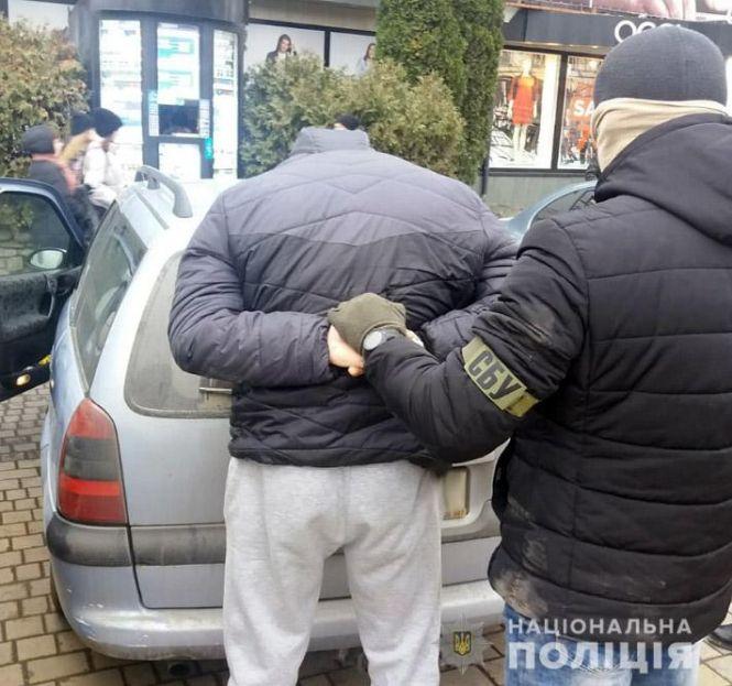 Затримали бандитів, які вибивали неіснуючі борги з хмельничан, фото №4 на сайті vsim.ua