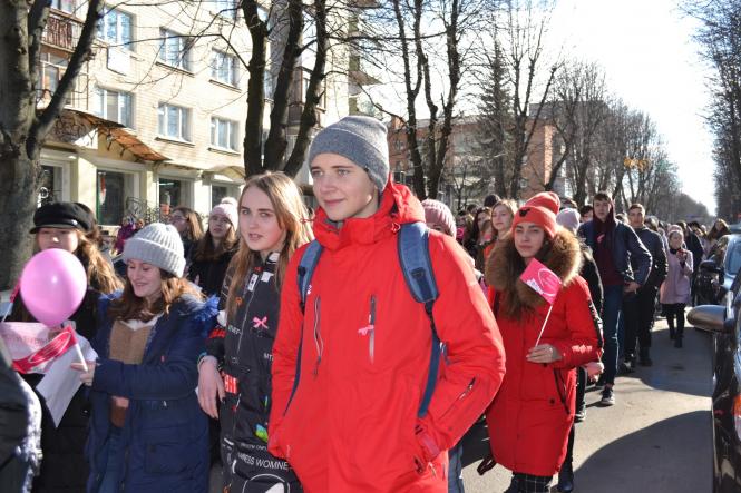 Новини Хмельницького - фото з Хмельницькі школярі підтримали жертв булінгу «рожевим» маршем (ФОТО, ВІДЕО) Хмельницькі школярі підтримали жертв булінгу «рожевим» маршем (ФОТО, ВІДЕО), фото №13 на сайті vsim.ua