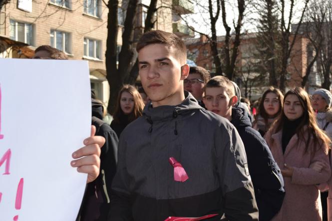 Новини Хмельницького - фото з Хмельницькі школярі підтримали жертв булінгу «рожевим» маршем (ФОТО, ВІДЕО) Хмельницькі школярі підтримали жертв булінгу «рожевим» маршем (ФОТО, ВІДЕО), фото №14 на сайті vsim.ua