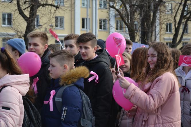 Новини Хмельницького - фото з Хмельницькі школярі підтримали жертв булінгу «рожевим» маршем (ФОТО, ВІДЕО) Хмельницькі школярі підтримали жертв булінгу «рожевим» маршем (ФОТО, ВІДЕО), фото №9 на сайті vsim.ua