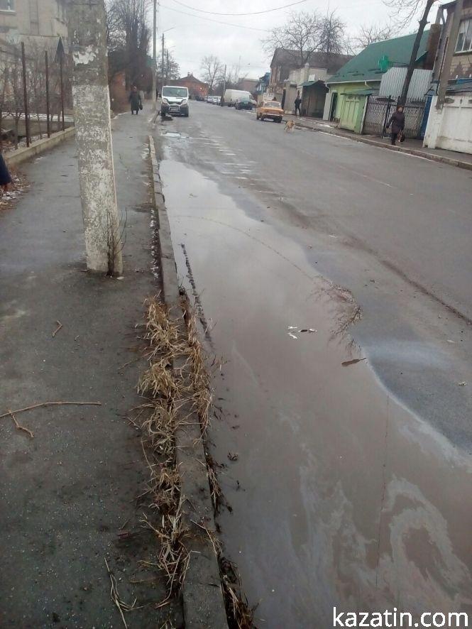 Козятин в останній день зими — калюжі, фури та сміття, фото №1 на сайті 20minut.ua