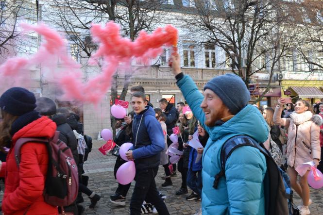 Новини Хмельницького - фото з Хмельницькі школярі підтримали жертв булінгу «рожевим» маршем (ФОТО, ВІДЕО) Хмельницькі школярі підтримали жертв булінгу «рожевим» маршем (ФОТО, ВІДЕО), фото №17 на сайті vsim.ua