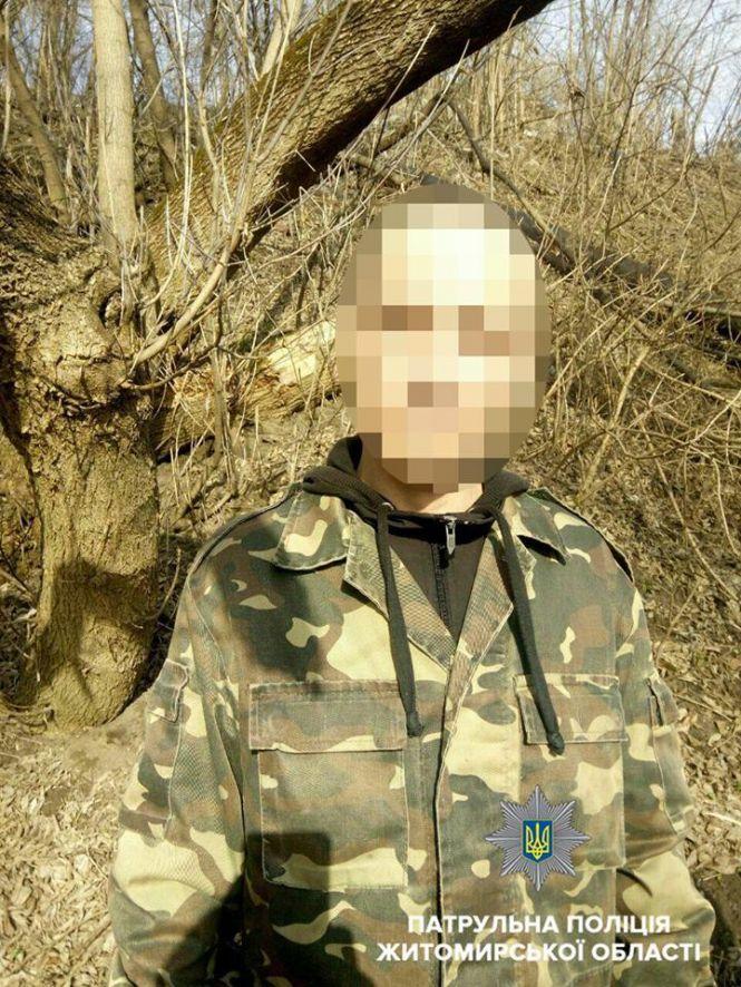 Двох озброєних до зубів чоловіків затримали патрульні на вул. Шевченка в Житомирі, фото №1 на сайті 20minut.ua