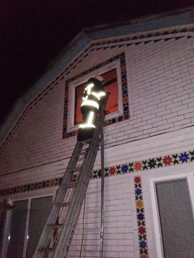 Новини Кам'янця-Подільського - фото з Рятувальники гасили житловий будинок на Кам’янеччині Рятувальники гасили житловий будинок на Кам’янеччині, фото №2 на сайті 20minut.ua