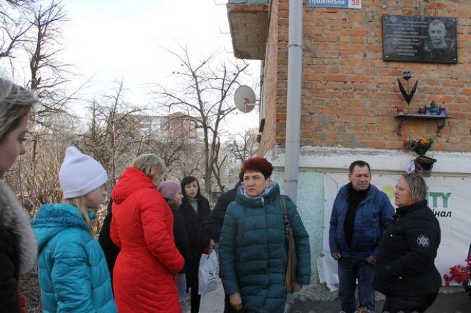 Новини Кам'янця-Подільського - фото з Кам’янчани вшанували пам’ять загиблого героя (ФОТО) Кам’янчани вшанували пам’ять загиблого героя (ФОТО), фото №4 на сайті 20minut.ua