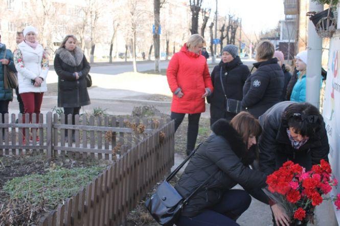 Новини Кам'янця-Подільського - фото з Кам’янчани вшанували пам’ять загиблого героя (ФОТО) Кам’янчани вшанували пам’ять загиблого героя (ФОТО), фото №3 на сайті 20minut.ua