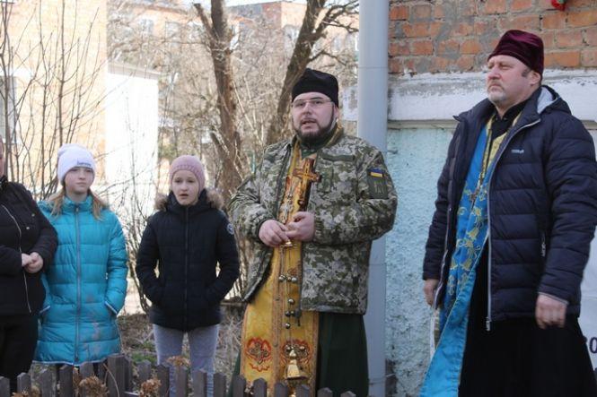 Новини Кам'янця-Подільського - фото з Кам’янчани вшанували пам’ять загиблого героя (ФОТО) Кам’янчани вшанували пам’ять загиблого героя (ФОТО), фото №6 на сайті 20minut.ua