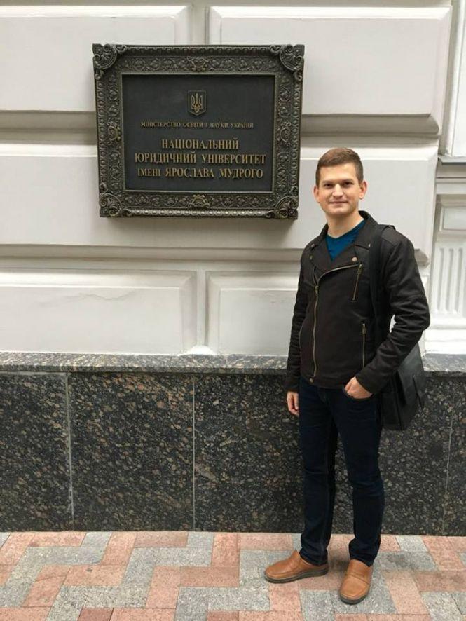 “Я не той адвокат, який буде “вмонтовуватись” в систему”: Ростислав Небельський про роботу і особисте, фото №2 на сайті 20minut.ua