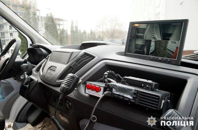 Новини Хмельницького - фото з До суду з комфортом. Хмельницькі конвоїри отримали нові спецавтомобілі До суду з комфортом. Хмельницькі конвоїри отримали нові спецавтомобілі, фото №3 на сайті vsim.ua