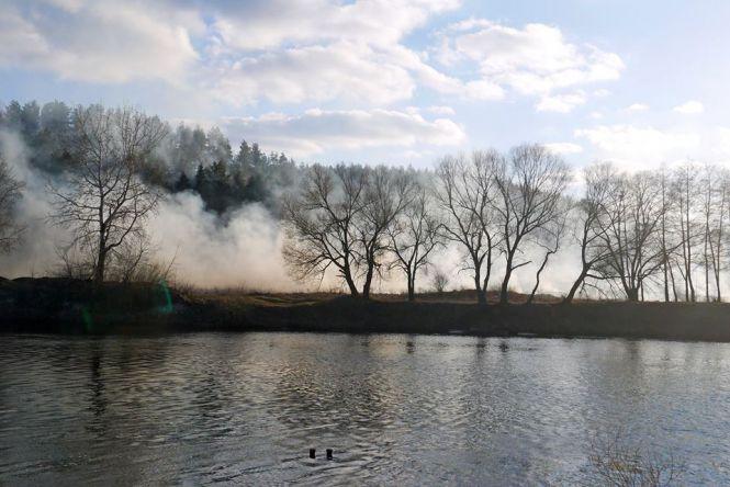 «Сабарів on fire»: вінничани разом з рятувальниками гасили палаючу суху траву, фото №2 на сайті 20minut.ua
