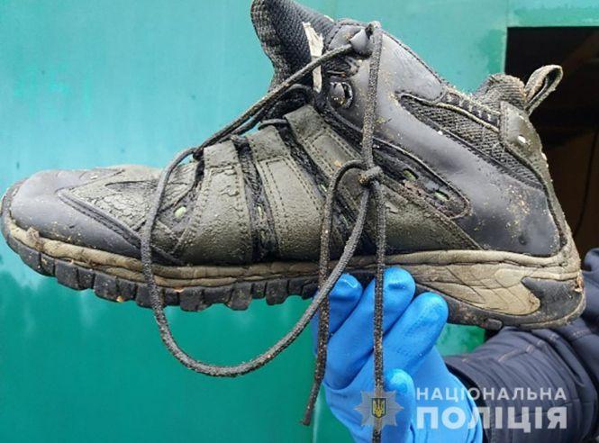 Поліцейські встановлюють особу загиблого, знайденого у лісі на Житомирщині (ДОДАНО ФОТО), фото №4 на сайті 20minut.ua