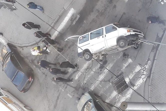 Від перевернутого таксі то рожевого маршу: ТОП-5 новин тижня у Хмельницькому, фото №1 на сайті vsim.ua