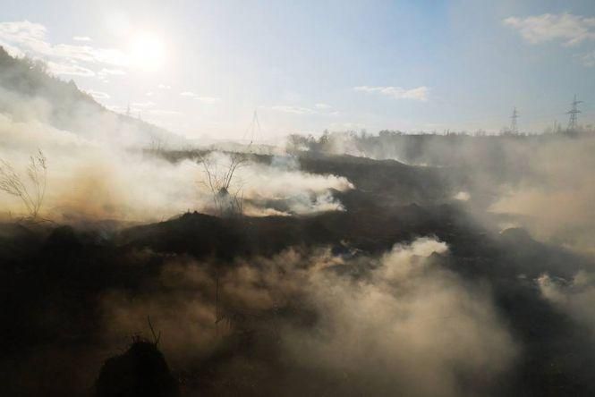«Сабарів on fire»: вінничани разом з рятувальниками гасили палаючу суху траву, фото №3 на сайті 20minut.ua