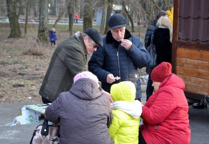 Хмельницький зустрів весну з шашликом, медовухою, фотозонами і танцями (ФОТО і ВІДЕО), фото №30 на сайті vsim.ua