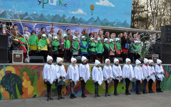 Хмельницький зустрів весну з шашликом, медовухою, фотозонами і танцями (ФОТО і ВІДЕО), фото №28 на сайті vsim.ua