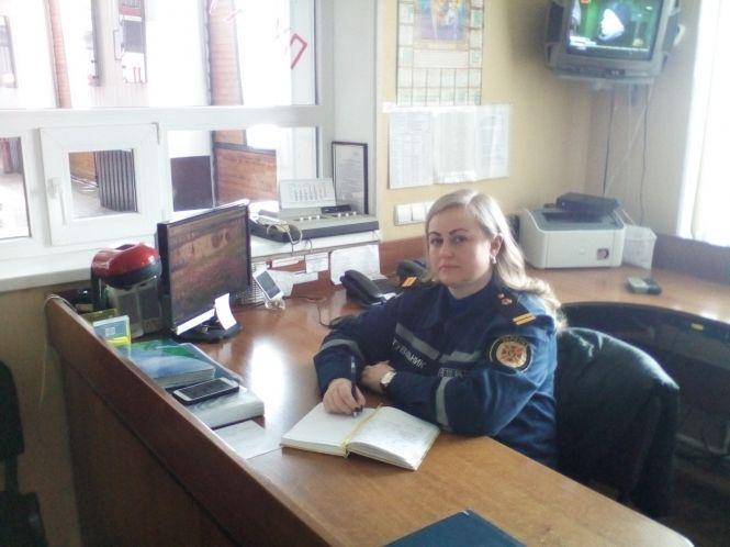 Козятинські рятувальники вітають жінок-колег з 8 Березня, фото №3 на сайті 20minut.ua