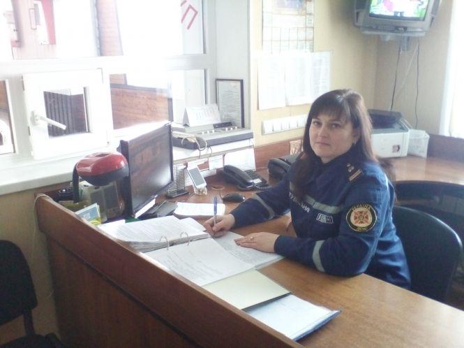 Козятинські рятувальники вітають жінок-колег з 8 Березня, фото №1 на сайті 20minut.ua