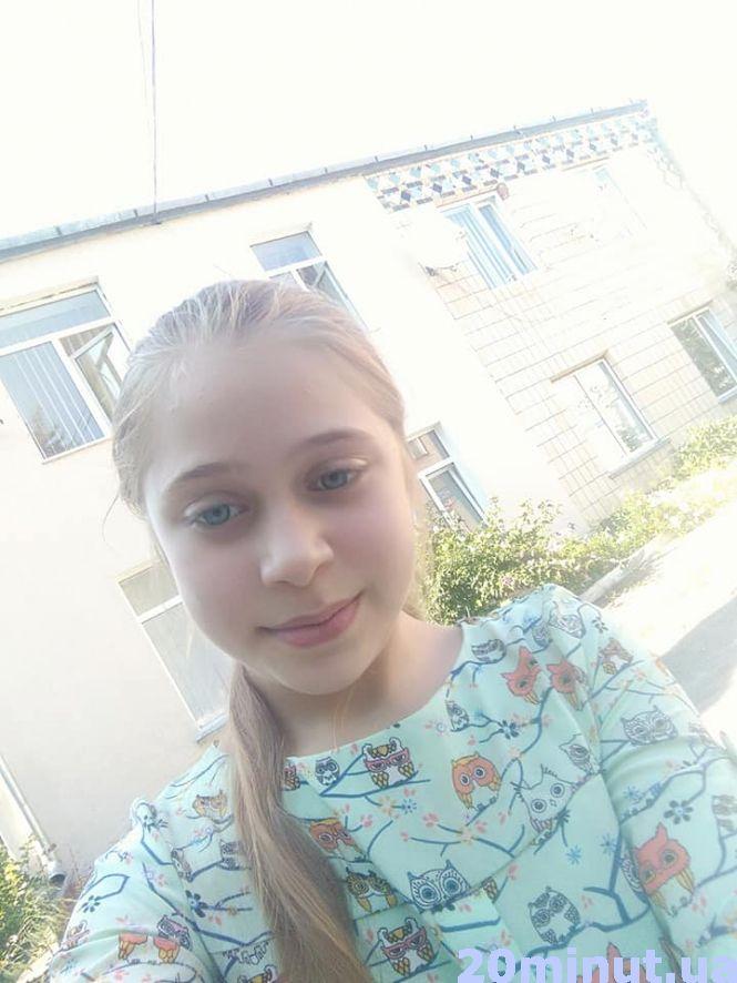 «Вони ходять на роботу, а я — на могилу»: винних у смерті Даринки, яка померла в школі, ще не знайшли, фото №1 на сайті 20minut.ua