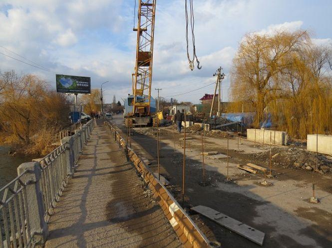 Новини Хмельницького - фото з Ремонт мосту у Старокостянтинові: що уже встигли зробити за 8 мільйонів гривень Ремонт мосту у Старокостянтинові: що уже встигли зробити за 8 мільйонів гривень, фото №3 на сайті vsim.ua