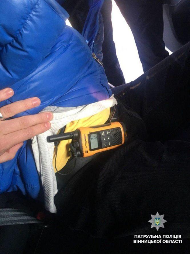 Новини Вінниці - фото з Іноземець взломав Kia Rio біля торгового центру. Його зловили на гарячому Іноземець взломав Kia Rio біля торгового центру. Його зловили на гарячому, фото №2 на сайті 20minut.ua