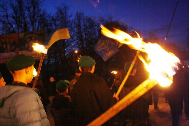 Новини Кам'янця-Подільського - фото з Кам’янчани вшанували пам’ять Романа Шухевича (ФОТО+ВІДЕО) Кам’янчани вшанували пам’ять Романа Шухевича (ФОТО+ВІДЕО), фото №6 на сайті 20minut.ua