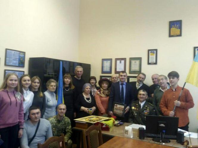 Новини Хмельницького - фото з Відзнаку "Почесний громадянин міста Хмельницького" вручили героєві Ігорю Гордійчуку Відзнаку "Почесний громадянин міста Хмельницького" вручили героєві Ігорю Гордійчуку, фото №1 на сайті vsim.ua