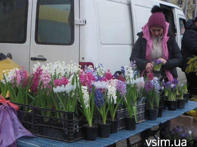 Новини Хмельницького - фото з Біля “Либідь Плази” запрацював квітковий ярмарок: що і за скільки продають Біля “Либідь Плази” запрацював квітковий ярмарок: що і за скільки продають, фото №3 на сайті vsim.ua