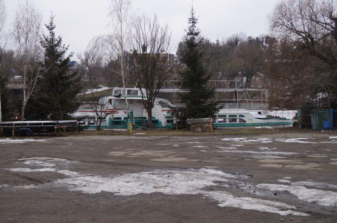 Новини Вінниці - фото з Церква-бункер та «вмерзлий» корабель: Південний Буг від Староміського мосту до Ющенка Церква-бункер та «вмерзлий» корабель: Південний Буг від Староміського мосту до Ющенка, фото №3 на сайті 20minut.ua