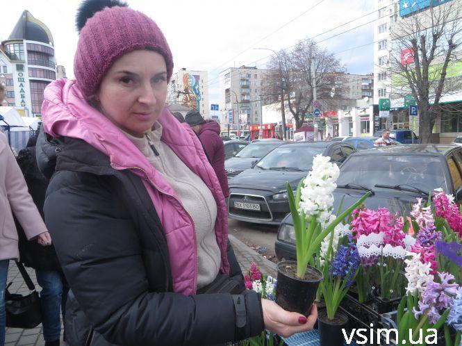 Новини Хмельницького - фото з Біля “Либідь Плази” запрацював квітковий ярмарок: що і за скільки продають Біля “Либідь Плази” запрацював квітковий ярмарок: що і за скільки продають, фото №5 на сайті vsim.ua