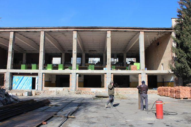Новини Вінниці - фото з На Замості ремонтують пошарпаний спорткомплекс за 35 мільйонів гривень На Замості ремонтують пошарпаний спорткомплекс за 35 мільйонів гривень, фото №1 на сайті 20minut.ua