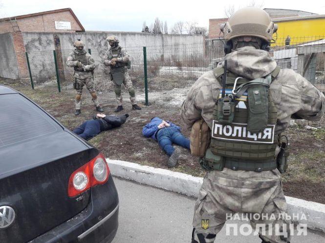 Новини Житомира - фото з Поліція затримала у двох райцентрах Житомирщини банду вимагачів, які тероризували приватних підприємців Поліція затримала у двох райцентрах Житомирщини банду вимагачів, які тероризували приватних підприємців, фото №2 на сайті 20minut.ua