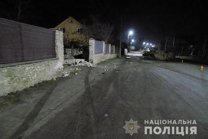 Новини Тернополя - фото з У Кременці вночі автомобіль врізався в бетонну огорожу: травмувалося п'ятеро людей У Кременці вночі автомобіль врізався в бетонну огорожу: травмувалося п'ятеро людей, фото №1 на сайті 20minut.ua