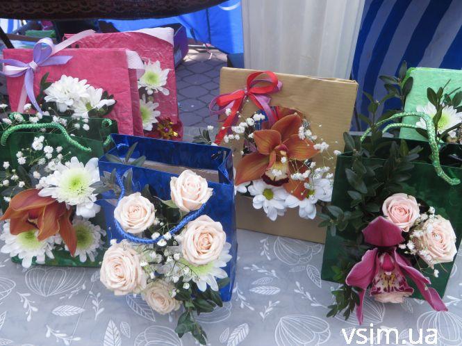 Новини Хмельницького - фото з Біля “Либідь Плази” запрацював квітковий ярмарок: що і за скільки продають Біля “Либідь Плази” запрацював квітковий ярмарок: що і за скільки продають, фото №7 на сайті vsim.ua