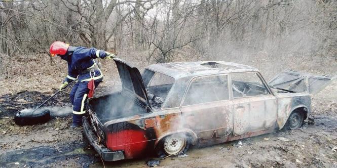 Новини Кам'янця-Подільського - фото з Поблизу села Гуменці горів автомобіль (ОНОВЛЕНО) Поблизу села Гуменці горів автомобіль (ОНОВЛЕНО), фото №4 на сайті 20minut.ua