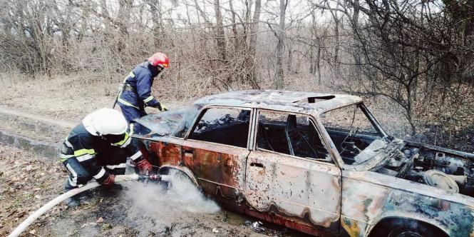 Новини Кам'янця-Подільського - фото з Поблизу села Гуменці горів автомобіль (ОНОВЛЕНО) Поблизу села Гуменці горів автомобіль (ОНОВЛЕНО), фото №2 на сайті 20minut.ua