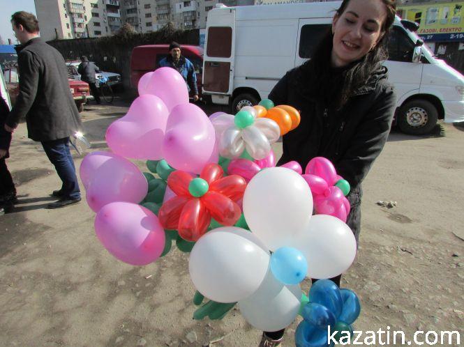 Сьогодні все для жінок — козятинчани запасалися квітами та подарунками, фото №2 на сайті 20minut.ua