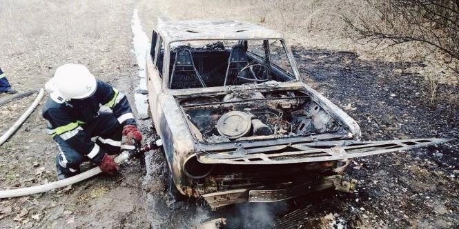 Новини Кам'янця-Подільського - фото з Поблизу села Гуменці горів автомобіль (ОНОВЛЕНО) Поблизу села Гуменці горів автомобіль (ОНОВЛЕНО), фото №3 на сайті 20minut.ua