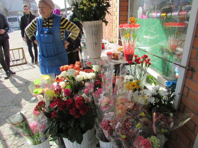 Сьогодні все для жінок — козятинчани запасалися квітами та подарунками, фото №12 на сайті 20minut.ua