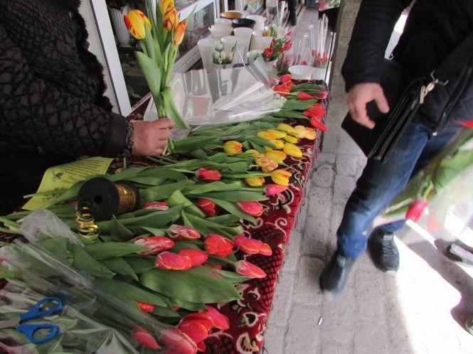 Сьогодні все для жінок — козятинчани запасалися квітами та подарунками, фото №8 на сайті 20minut.ua
