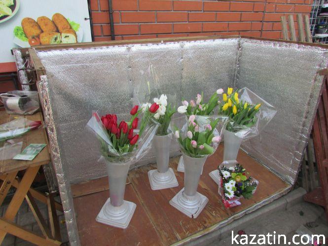 Сьогодні все для жінок — козятинчани запасалися квітами та подарунками, фото №3 на сайті 20minut.ua