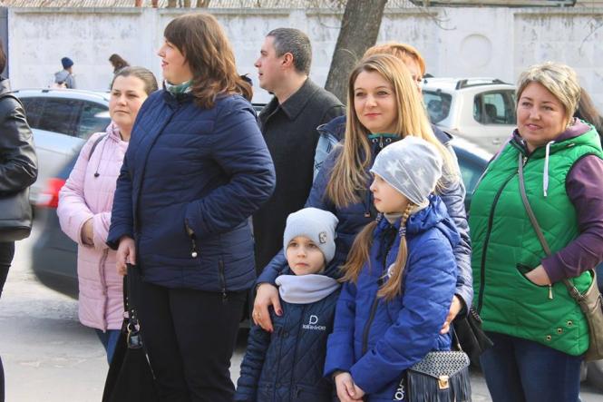 Новини Кам'янця-Подільського - фото з Кам’янчани поклали квіти до пам’ятника Шевченка (ФОТО+ВІДЕО) Кам’янчани поклали квіти до пам’ятника Шевченка (ФОТО+ВІДЕО), фото №6 на сайті 20minut.ua