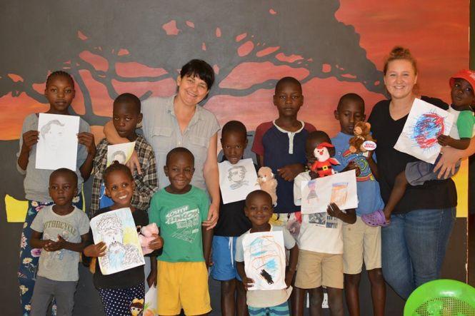 Тернопільська місіонерка малювала з дітьми у Кенії портрет Тараса Шевченка, фото №1 на сайті 20minut.ua