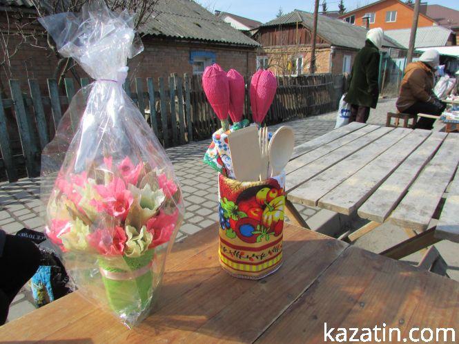 Сьогодні все для жінок — козятинчани запасалися квітами та подарунками, фото №1 на сайті 20minut.ua