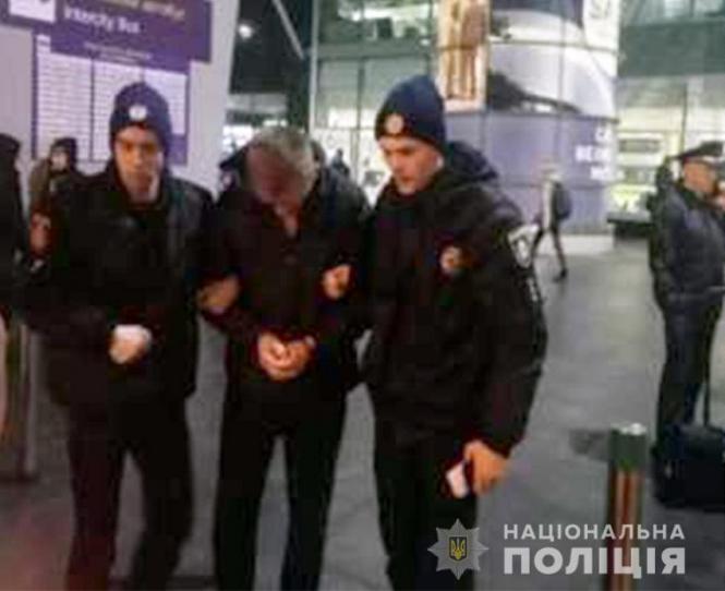 Новини Хмельницького - фото з Хмельницькі поліцейські затримали торговця наркотиками, який перебував у міжнародному розшуку Хмельницькі поліцейські затримали торговця наркотиками, який перебував у міжнародному розшуку, фото №1 на сайті vsim.ua
