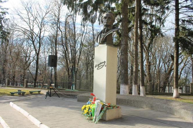 Новини Кам'янця-Подільського - фото з Кам’янчани поклали квіти до пам’ятника Шевченка (ФОТО+ВІДЕО) Кам’янчани поклали квіти до пам’ятника Шевченка (ФОТО+ВІДЕО), фото №11 на сайті 20minut.ua