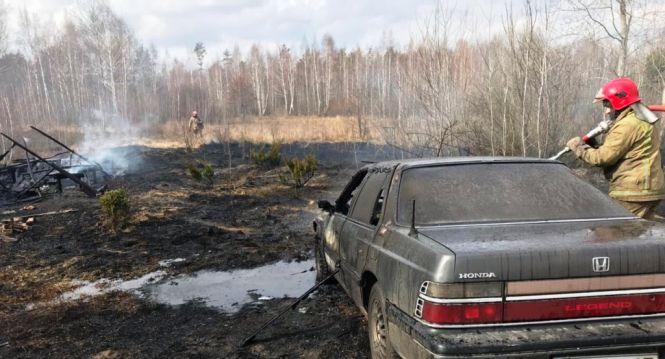 Від багаття для шашлику зайнявся і повністю згорів автомобіль, фото №2 на сайті 20minut.ua