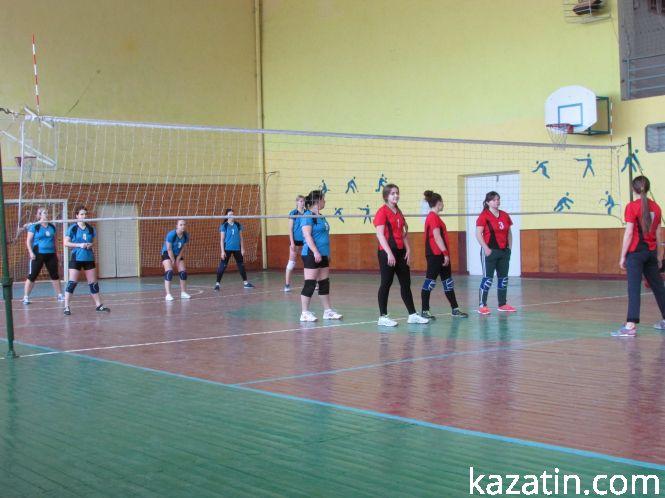 Новини Козятина - фото з Як грали на фінальних змаганнях 27-их сільських спортивних ігор з волейболу Як грали на фінальних змаганнях 27-их сільських спортивних ігор з волейболу, фото №4 на сайті 20minut.ua